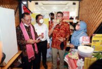 Platform LinkUMKM dari BRI membantu UMKM naik kelas melalui fitur inovatif. Temukan kisah sukses pengusaha minuman yang meraih omzet jutaan rupiah.